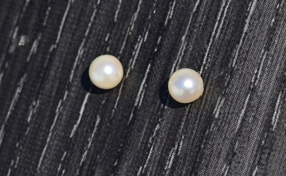 Ladies Classic 14K Yellow Gold Pearl Stud Earrings - image 2