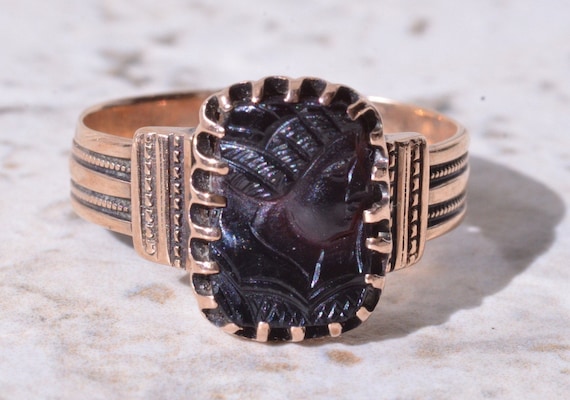 Victorian Rose Gold Ring set with Onyx Intaglio - image 1