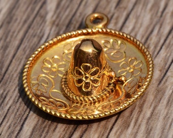 Vintage 14 Karat Yellow Gold Sombrero Pendant