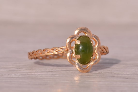 Nephrite Ring in Yellow Gold - image 5