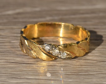 Aliança masculina vintage em ouro amarelo e diamantes, estilo eternidade.