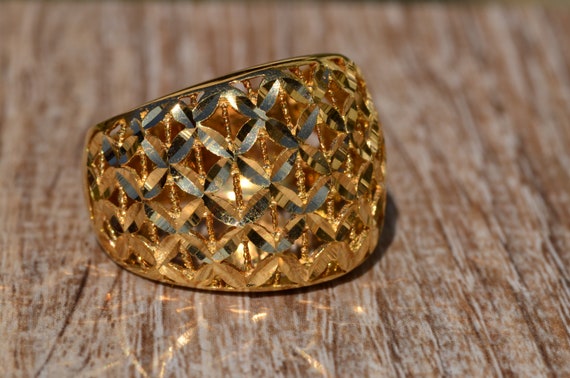 Diamond Cut Pierced Filigree Ring in Yellow Gold - image 2