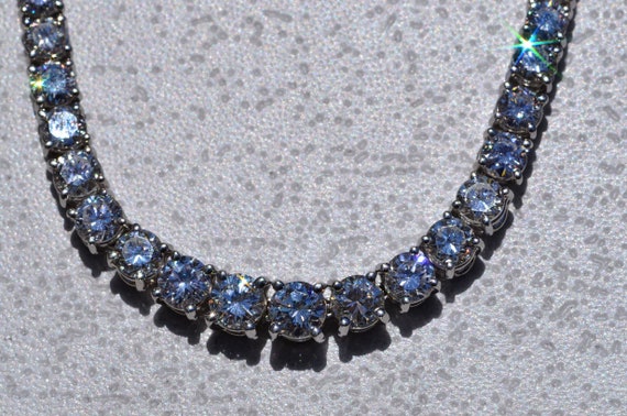 Graduated Space Riviera Tennis Necklace (11.53 ct Diamonds) in Platinu –  Beauvince Jewelry