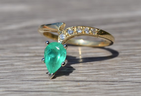 Ladies Vintage 14K Colombian Emerald and Diamond … - image 2