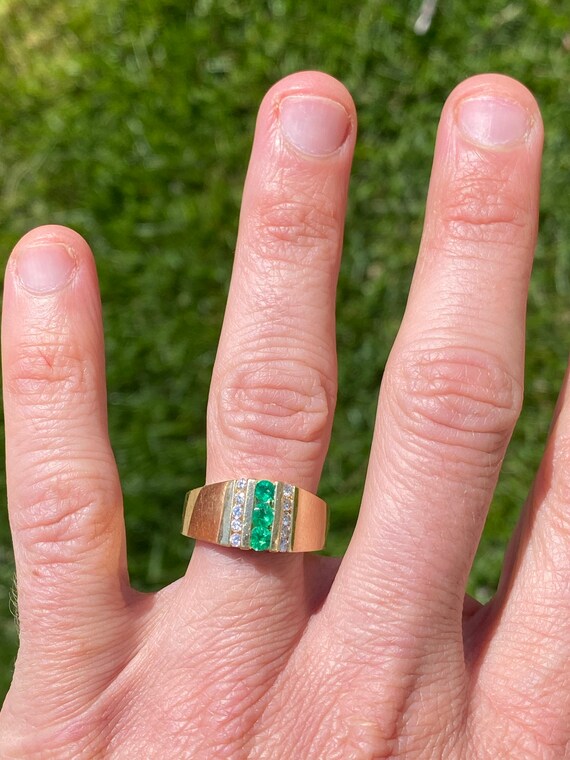 Colombian Emerald and Diamond Ring in Yellow Gold - image 7