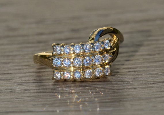 Ladies Vintage 14K Yellow Gold Diamond Ring - image 6