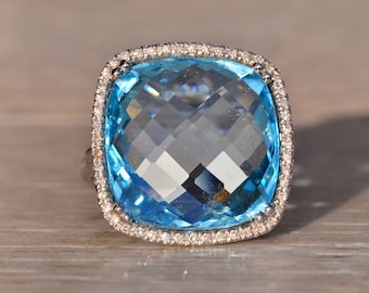 Schachbrettschliff Blautopas und Diamant Halo Ring in Weißgold