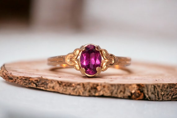 Amethyst Ring in Yellow Gold with Patterned Edge - image 10