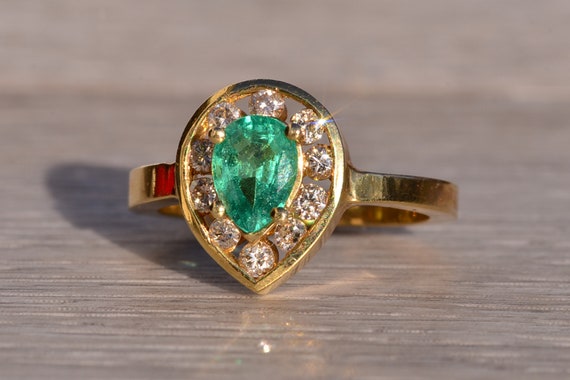 Modern Pear Shaped Natural Emerald and Diamond Ri… - image 2