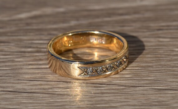 Men's Engraved 14K Gold and Diamond Wedding Band - image 5