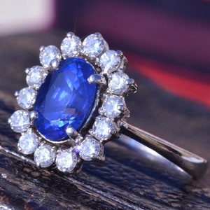 Outstanding 2.37 Carat No Heat Natural Sapphire Ring