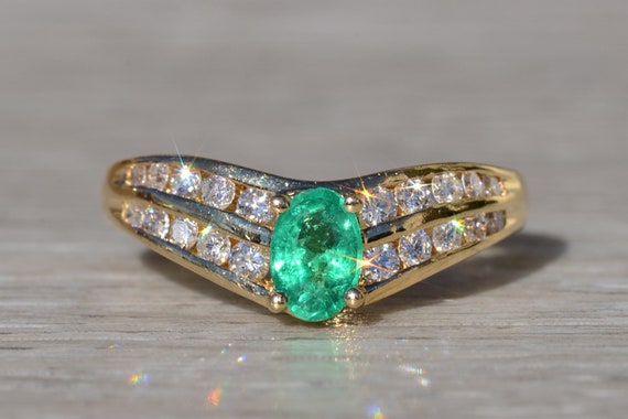 Ladies 14K Gold Emerald and Diamond Ring - image 6