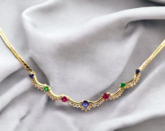 Collana vintage in oro giallo con zaffiri, smeraldi, rubini e diamanti