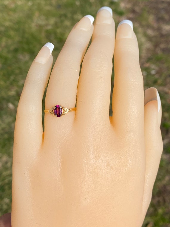 Amethyst Ring in Yellow Gold with Patterned Edge - image 7