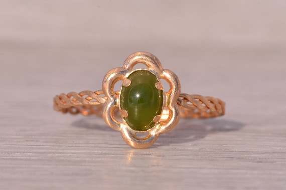 Nephrite Ring in Yellow Gold - image 1