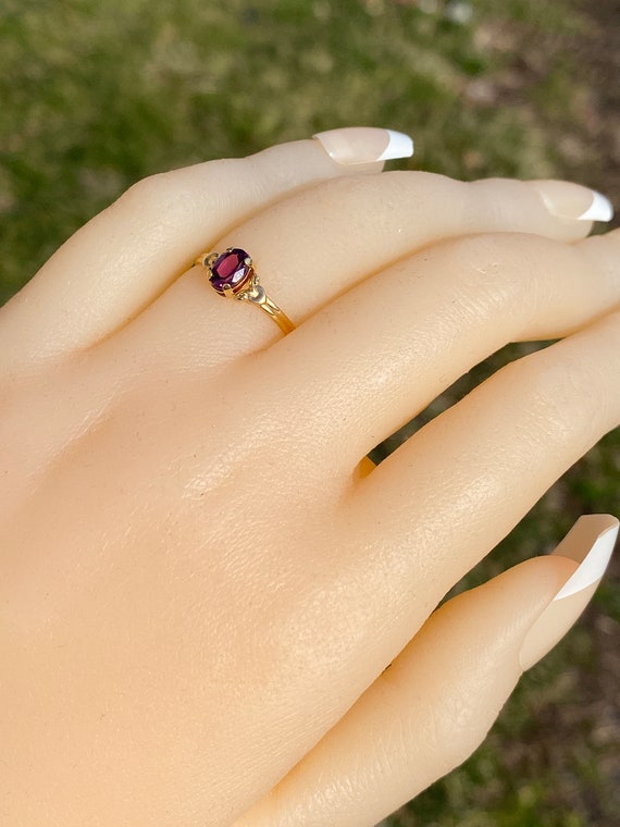 Amethyst Ring in Yellow Gold with Patterned Edge - image 8