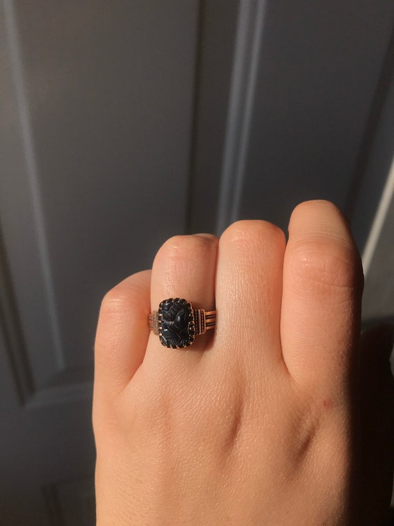 Victorian Rose Gold Ring set with Onyx Intaglio - image 5