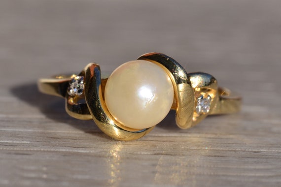 Ladies Yellow Gold Pearl and Diamond Ring - image 1