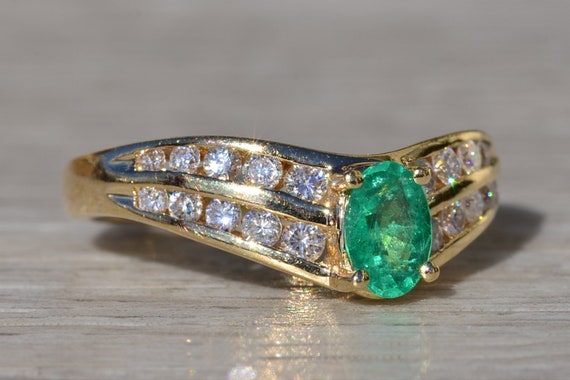 Ladies 14K Gold Emerald and Diamond Ring - image 5