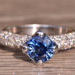 Ladies 18K Engagement Ring with 1.35 CT Sapphire and Diamonds