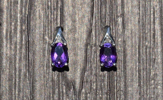 Ladies White Gold Stud Earrings Set With Amethyst and Diamond Side