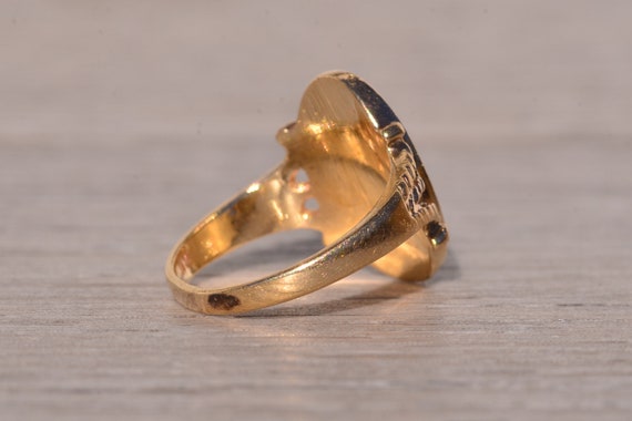 Vintage Signet Ring in Yellow Gold - image 4