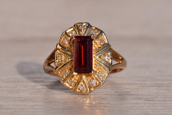 Contemporary Garnet and Natural Diamond Ring in Y… - image 1