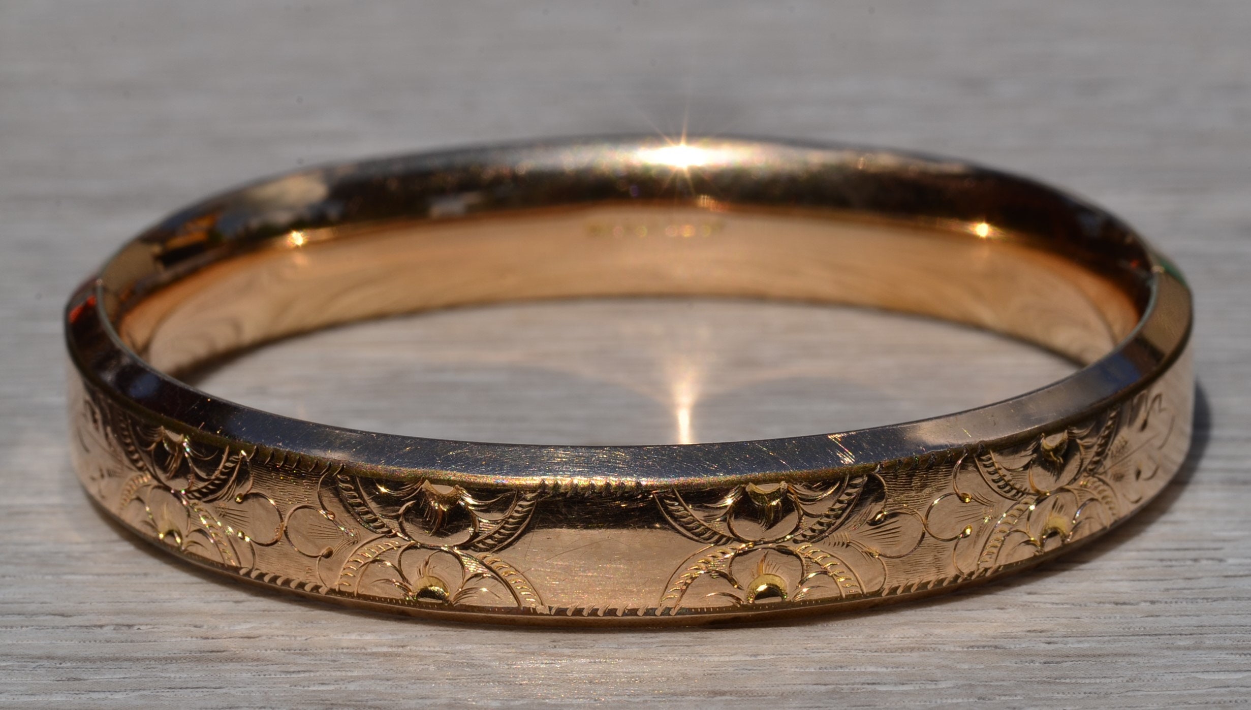 STONE HENgE/送料込み/関税込み 14K Flower Cubic Bracelet Signed Austin & Stone Gold Filled Floral Engraved Bangle