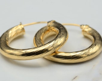 Aros clásicos para dama de oro amarillo de 14 quilates