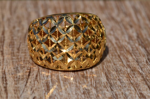 Diamond Cut Pierced Filigree Ring in Yellow Gold - image 7