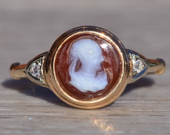 Ladies Antique Italian Carved Shell Cameo Ring in 14K Gold