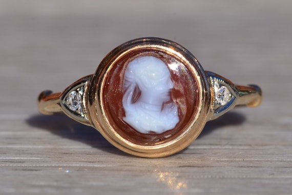 Ladies Antique Italian Carved Shell Cameo Ring in… - image 1