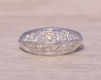 Anillo de diamantes en forma de cúpula en oro blanco