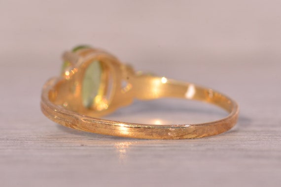 Peridot Ring in Yellow Gold with Patterned Shank - image 3