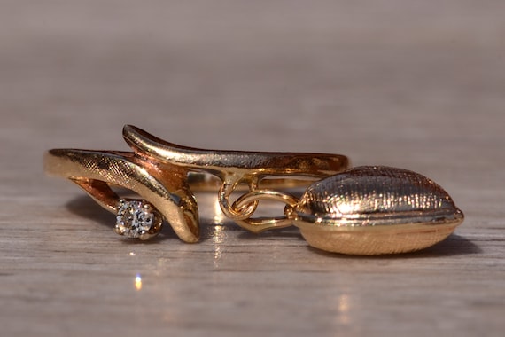 Diamond Heart Dangler Ring in Yellow Gold