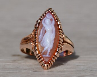 Anillo antiguo victoriano con camafeo en forma de navette de oro rosa de 14 quilates.