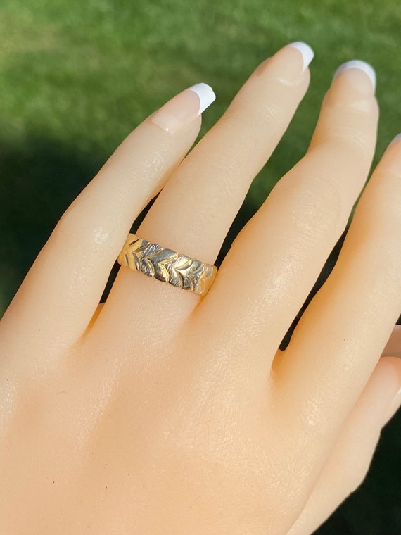 Ladies 14K Yellow Gold Chevron Band - image 2