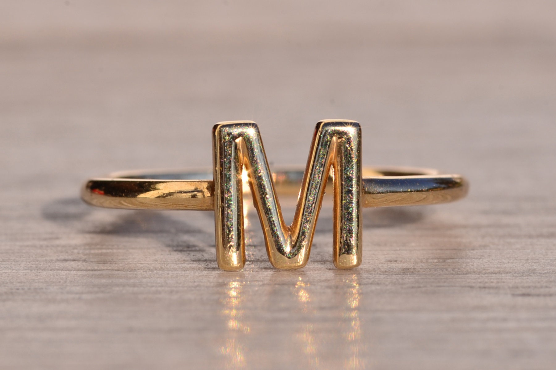 Custom Yellow Gold M Initial Ring - Etsy Norway