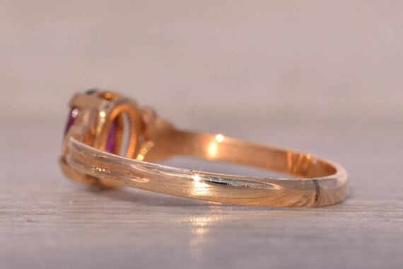 Amethyst Ring in Yellow Gold with Patterned Edge - image 3