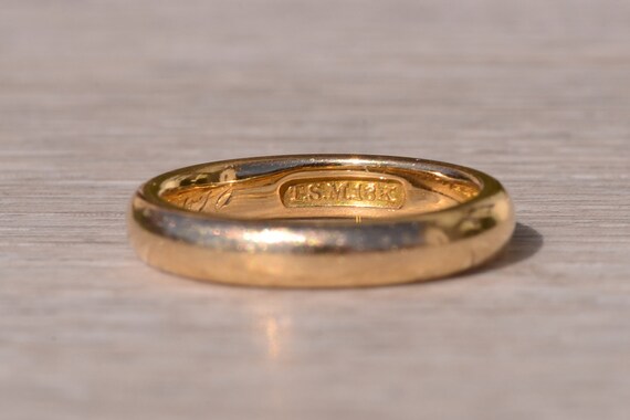 Signed Antique Wedding Band in Yellow Gold Circa … - image 2