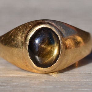 Gentlemen&#39;s 14K Ring set with 3 CT Black Star Sapphire