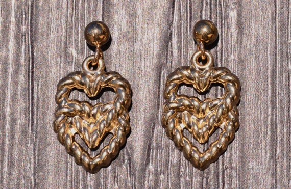 Heart Dangler Earrings in Yellow Gold