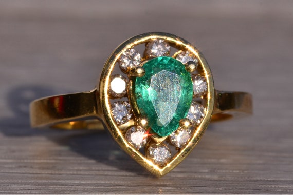 Modern Pear Shaped Natural Emerald and Diamond Ri… - image 5