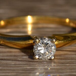 Ladies Vintage Signed Magic Glo Diamond Engagement Ring in 14K