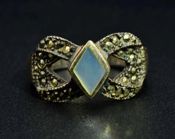 Vintage Mother of Pearl Ring in Silver