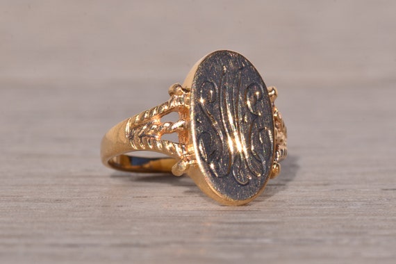 Vintage Signet Ring in Yellow Gold - image 5