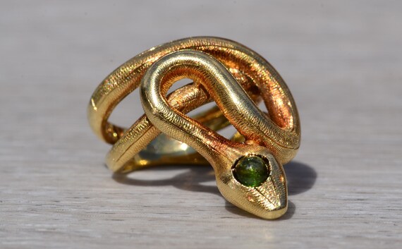 Ladies 18K Yellow Gold Snake Ring set with Peridot - image 5
