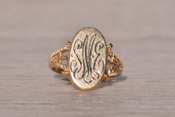 Vintage Signet Ring in Yellow Gold - image 6