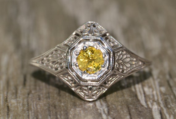 Antique Filigree Ring set with Natural Yellow Sap… - image 1