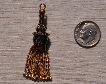 Colgante o dije con borla de oro antiguo